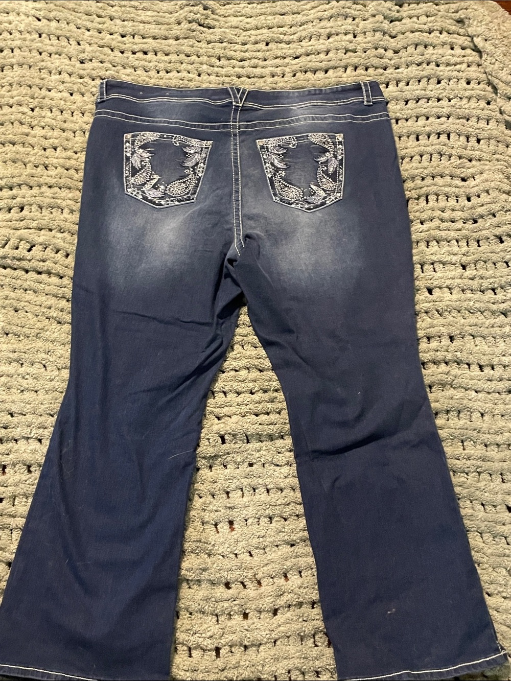 Embroidered Back-Pocket Dark Blue Wide-Leg Jeans